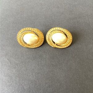 Vintage  and signed PISCITELLI screw back earring.